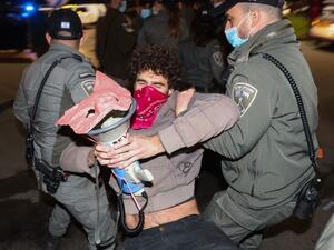 Israeli security forces remove a protester taking part in a sit-in during a demonstration against Prime Minister Benjamin Netanyahu outside the PM's official residence in Jerusalem, on December 5, 2020. menahem kahana / AFP