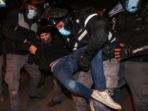 sraeli security forces remove protesters holding a sit-in during a demonstration against Prime Minister Benjamin Netanyahu outside the PM's official residence in Jerusalem, on December 5, 2020. Menahem KAHANA / AFP