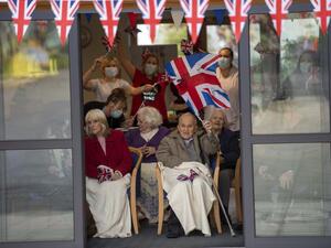 Residents wait to greet Britain's Catherine, Duchess of Cambridge and Britain's Prince William, Duke of Cambridge as they visit Cleve Court Care Home in Bath in south west England to pay tribute to the efforts of care home staff throughout the COVID-19 pandemic. (AFP/File)