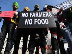 Farmers participate in a demonstration against the central government's recent agricultural reforms at the Delhi-Haryana state border in Singhu on December 13, 2020. Sajjad HUSSAIN / AFP