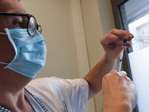 A doctor prepare a dose of the Pfizer/BioNtech COVID-19 vaccine for the residents of the retirement home Epahd "Magnolias", in Loos, northern France, on December 28, 2020 as the country starts its national vaccination campaign to fight against the spread of the novel coronavirus. FRANCOIS LO PRESTI / AFP