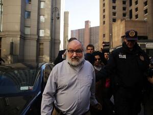 A file photo taken on November 20, 2015 shows Jonathan Pollard, the American convicted of spying for Israel, leaving a New York court house following his release from prison on November 20, 2015 in New York. Pollard, an American jailed in the US in 1985 for spying for Israel, landed in the Jewish state on December 30, 2020, where he was received by Prime Minister Benjamin Netanyahu. SPENCER PLATT / GETTY IMAGES NORTH AMERICA / AFP