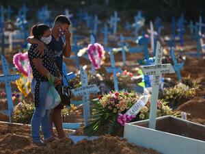 Relatives mourn during the funeral of COVID-19 victim Maria Estela Maris Melo, at the Nossa Senhora Aparecida cemetery in Manaus, Amazonas state, Brazil, on December 30, 2020. Latin America and the Caribbean on Tuesday became the second region after Europe to top half a million deaths from Covid-19, according to an AFP count based on official tallies. There have been at least 500,800 deaths among the 29 countries in the region, with more than half of those in Brazil. Michael DANTAS / AFP