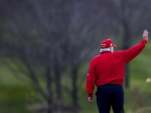 US President Donald Trump walks to Marine One after golfing at Trump National Golf Club on November 27, 2020 in Sterling, Virginia. President Trump heads to Camp David for the weekend after playing golf. Tasos Katopodis/Getty Images/AFP