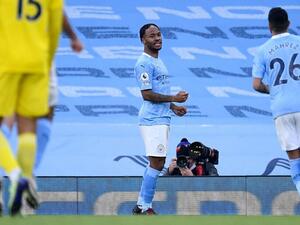 ستيرلينغ يحتفل بهدفه ستيرلينغ يحتفل بهدفه