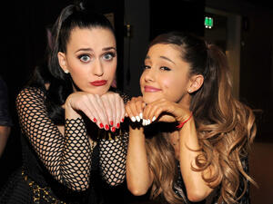 كاتي بيري وآريانا غراندي