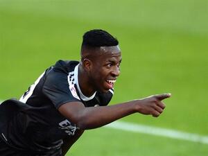 فينيسيوس يحتفل بهدفه فينيسيوس يحتفل بهدفه