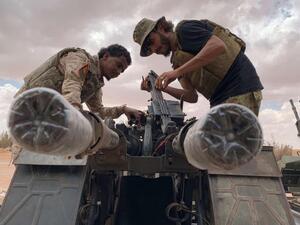 Troops loyal to Libya’s GNA prepare their weapons as they carry out patrols near Abu Qareen, Libya September 15. (AFP)