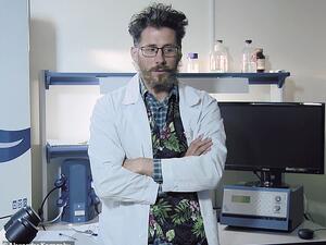 Biologist Alexander 'Sasha' Kagansky, 45, best known for his work on fighting cancer, was reported to have fallen in his underwear from a 14th floor window of a high rise residential building. (Alexander 'Sasha' Kagansky)