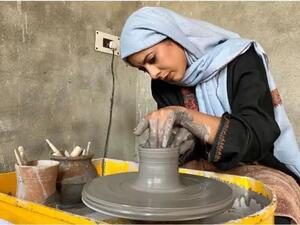 A young engineer in #Kashmir valley is trying to re-engineer pottery by giving it a modern look to restart the halted wheels of traditional potters. Saima Shafi is a civil engineer by the day and a potter by the evening. (Twitter)