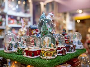 القرية العالمية، الوجهة المثالية للباحثين عن هدايا فريدة ومميزة في موسم الأعياد