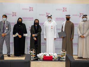 مدينة الشارقة للإعلام (شمس) تكرم الفائز في جائزة الملتقى التشاركي عن سيناريو فيلم دموع الجمل  