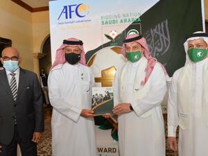 السعودية تسلم ملف ترشحها لاستضافة كأس آسيا 2027 السعودية تسلم ملف ترشحها لاستضافة كأس آسيا 2027