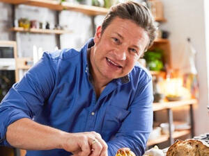 FOX LIFE brings back celebrity chef Jamie Oliver