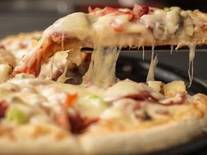 بيتزا بـ 254 نوع جبنة