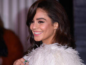 Hudgens kicked off the show in a silk, salmon-colored gown by Lebanese-Italian designer Tony Ward.