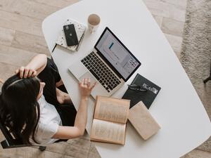 5 نصائح صغيرة لإتقان العمل من المنزل