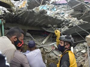 Rescuers search for survivors at the Mitra Manakarra hospital in Mamuju city on January 15, 2021, where as many as 20 patients and staff are trapped beneath the rubble after the hospital was flattened when a 6.2-magnitude earthquake rocked Indonesia's Sulawesi island. Firdaus / AFP
