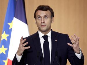 French President Emmanuel Macron delivers a speech during a visit at the Centre de Nanosciences et de Nanotechnologies (C2N) of the French National Centre for Scientific Research (CNRS) at the Paris-Saclay University research unit in Orsay, near Paris, France, on January 21, 2021. Macron will present on the day the French quantum strategy. Yoan VALAT / POOL / AFP