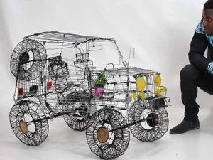 Works by Congolese artist Ulrich Zouanda are presented in this exhibition. (Instagram)