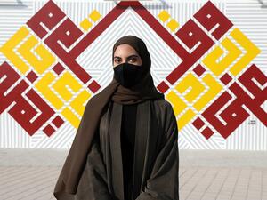 طالبة في جامعة كارنيجي ميلون في قطر تنشر الفن والأمل في أرجاء الدوحة