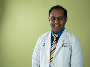 تخضع طفلة حديثة الولادة لعملية تصحيح القدم المعقدة التي تغير حياتها في مستشفى أستر ، المنخول