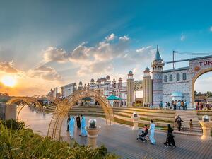 دعت القرية العالمية طلاب الجامعات لاستعراض أفكارهم التجارية المبتكرة وتعزيز قدراتهم في مجال ريادة الأعمال تحضيراً لانطلاقهم في عالم الأعمال المليء بالفرص والإمكانات 