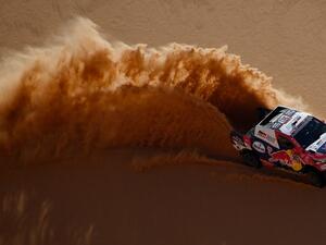 Mini’s Spanish driver Carlos Sainz and co-driver Lucas Cruz overtake Toyota’s Jakub Przygonski of Poland and Gottschalk of Germany during Stage 3 of the Dakar Rally. (Photo: AFP)