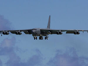  قاذفة استراتيجية أمريكية من طراز “بي- 52”