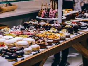 دراسة: تناول هذه الحلوى يمكن أن يعكر مزاجك