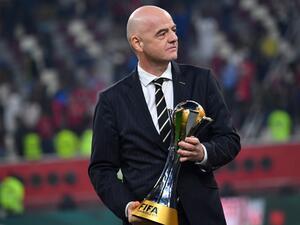 FIFA President Gianni Infantino carries the winner's trophy during the 2019 FIFA Club World Cup Final (Photo: Giuseppe CACACE / AFP)