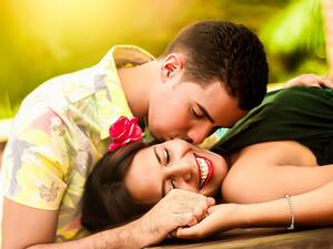  7 أنواع من القبلات وما تعنيه