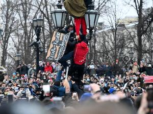 عشرات المحتجين أوقفوا في مدن نوفوسيبيرسك وكراسنويارسك وأومسك بمنطقة سيبيريا