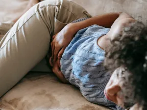 طبيب البوابة: أسباب زيادة الوزن خلال الدورة الشهرية