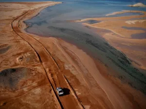 Mini's driver Stephane Peterhansel and his co-driver Edouard Boulanger of France compete by the Red Sea during Stage 9 of the Dakar Rally 2021 (Photo: AFP)
