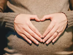 عزيزتي الحامل 5 نصائح للحد من آلام أسفل البطن