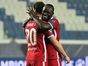Alarm bells already ringing got even louder after Thursday’s loss vs Burnley, leaving the Reds somewhat desperate before playing the Red Devils again (Photo: AFP)
