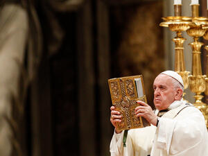 Pope Francis celebrates the Easter vigil ceremony in St. Peter's Basilica. (Shutterstock/ File Photo)