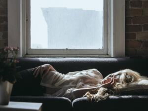 طبيب البوابة: لماذا تشعر بارتعاش اثناء النوم ؟