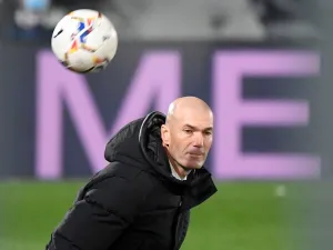  Under contract for another 18 months, the Frenchman will not offer any long-term guarantees as to his status at the club (Photo: AFP)