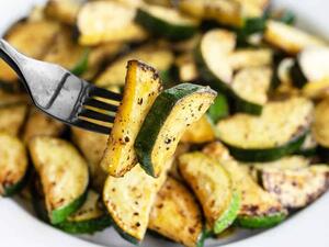 طبق الكوسا بالليمون والفلفل