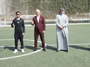 Diyar Al Muharraq Hosts Football Legend Ian James Rush