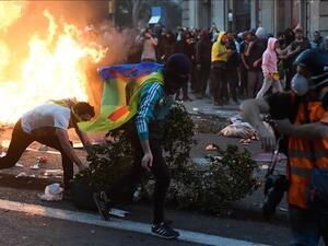 اشتباكات في برشلونة خلال احتجاجات على اعتقال مغني راب