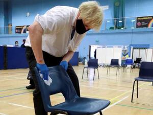 لا سبيل لانهاء كورونا في بريطانيا