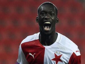 سيما يحتفل بهدفه الحاسم