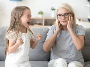 أنتِ مسؤولة عن تشكيل شخصية طفلك، وهناك خط رفيع بين التشكيل والتحكم