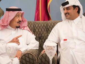 قطر ترفع علمها فوق سارية سفارتها في الرياض