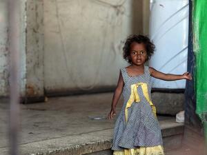 A girl looks on inside a school building for displaced Yemenis who fled fighting between Huthi rebels and the Saudi-backed government forces, in the town of al-Turba in Taez governorate on February 4, 2021. AHMAD AL-BASHA / AFP