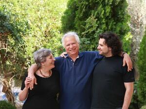 Mourid Barghouti and family (twitter)