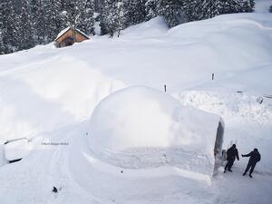 Igloo Cafe attracts tourists in conflict-hit Kashmir. (Twitter)